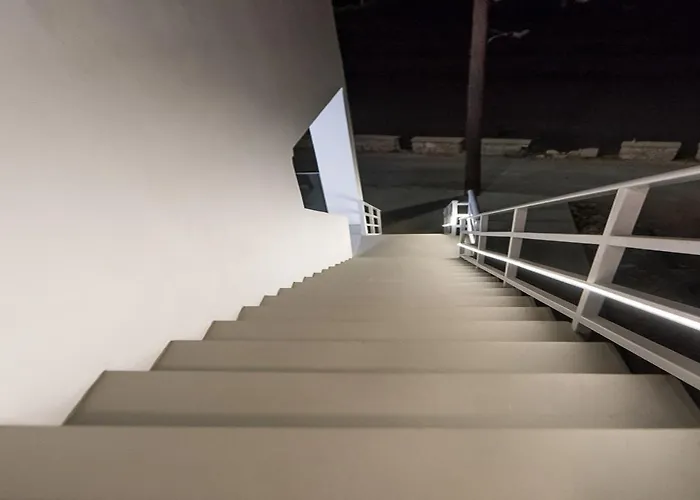 Sinani Rhodes アファンドウ